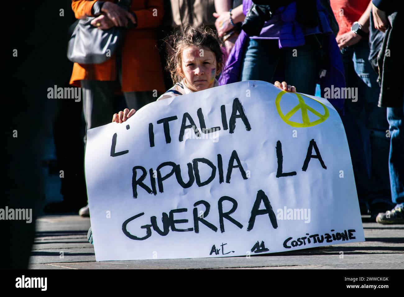 Marcia dei bruchi per i diritti umani, per la Pace, per la giustizia e per la transizione ecologica a Torino, Italia - Cronaca - Venerd&#xec; 23. märz 2024 - ( Foto Elisa Marchina / LaPresse ) raupenmarsch für Menschenrechte, für Frieden, Gerechtigkeit und für den ökologischen Wandel in Turin, Italien - Freitag, 23. März 2024 - Nachrichten - ( Foto Elisa Marchina / LaPresse ) Stockfoto