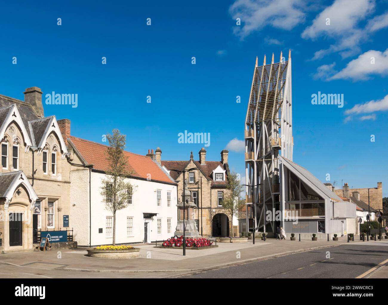 Bishop Auckland Market Place und Auckland Tower, Co. Durham, England, Großbritannien Stockfoto