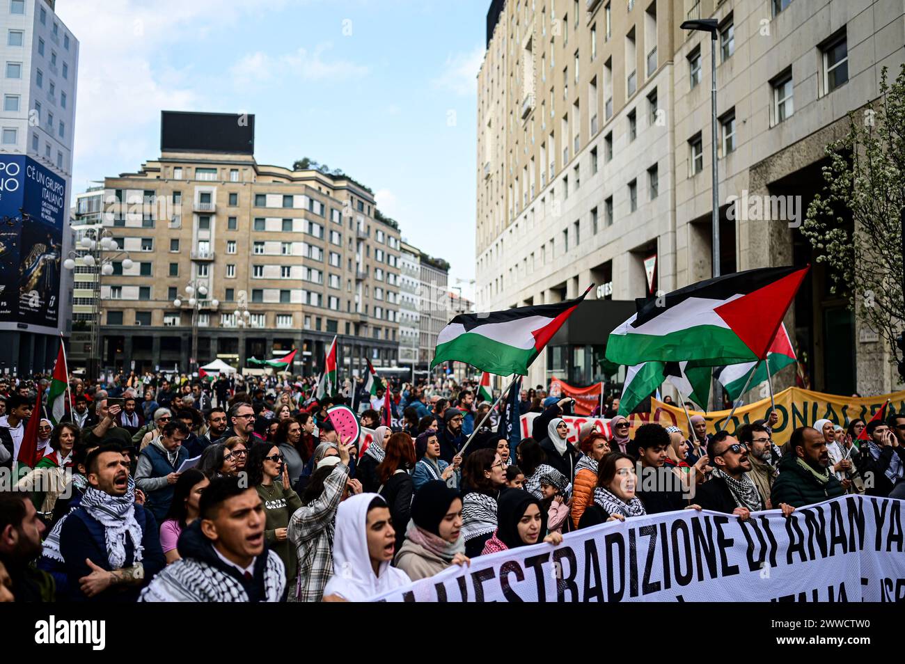 Mailand, Italien. März 2024. pro-palästinensische Demonstranten versammeln sich, um Solidarität mit den Palästinensern zu zeigen und einen sofortigen Waffenstillstand in Gaza zu fordern Credit: Piero Cruciatti/Alamy Live News Stockfoto
