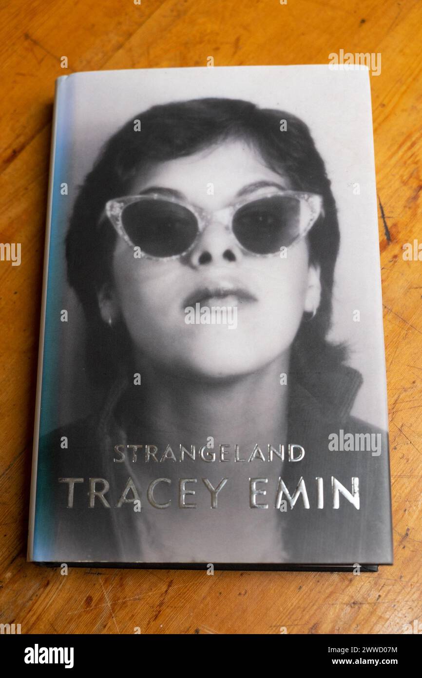 Die britische Künstlerin Tracey Emin Buchcover Strangeland UK Stockfoto