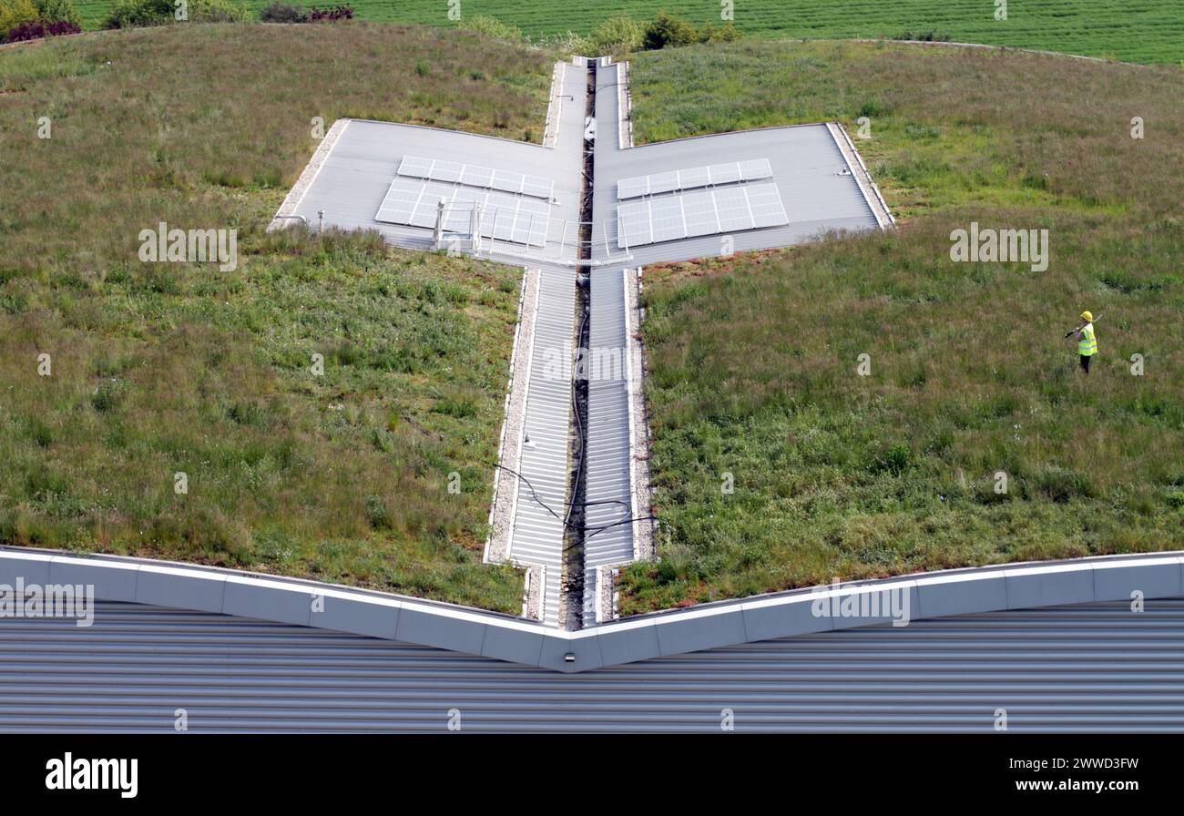 ***KOSTENLOSES FOTO FÜR REDAKTIONELLE ZWECKE*** bisher unveröffentlichtes Dateifoto vom 05/12, das das grüne Dach vor seiner heutigen Eröffnung zeigt. Großbritanniens Stockfoto