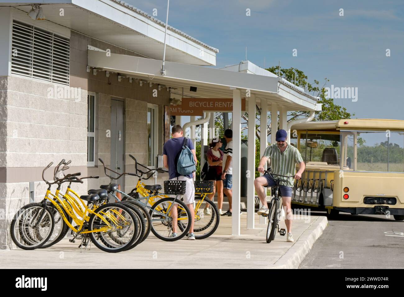 Everglades National Park, Florida, USA - 4. Dezember 2023: Fahrradverleih im Shark Valley Visitor Center in den Everglades. Stockfoto