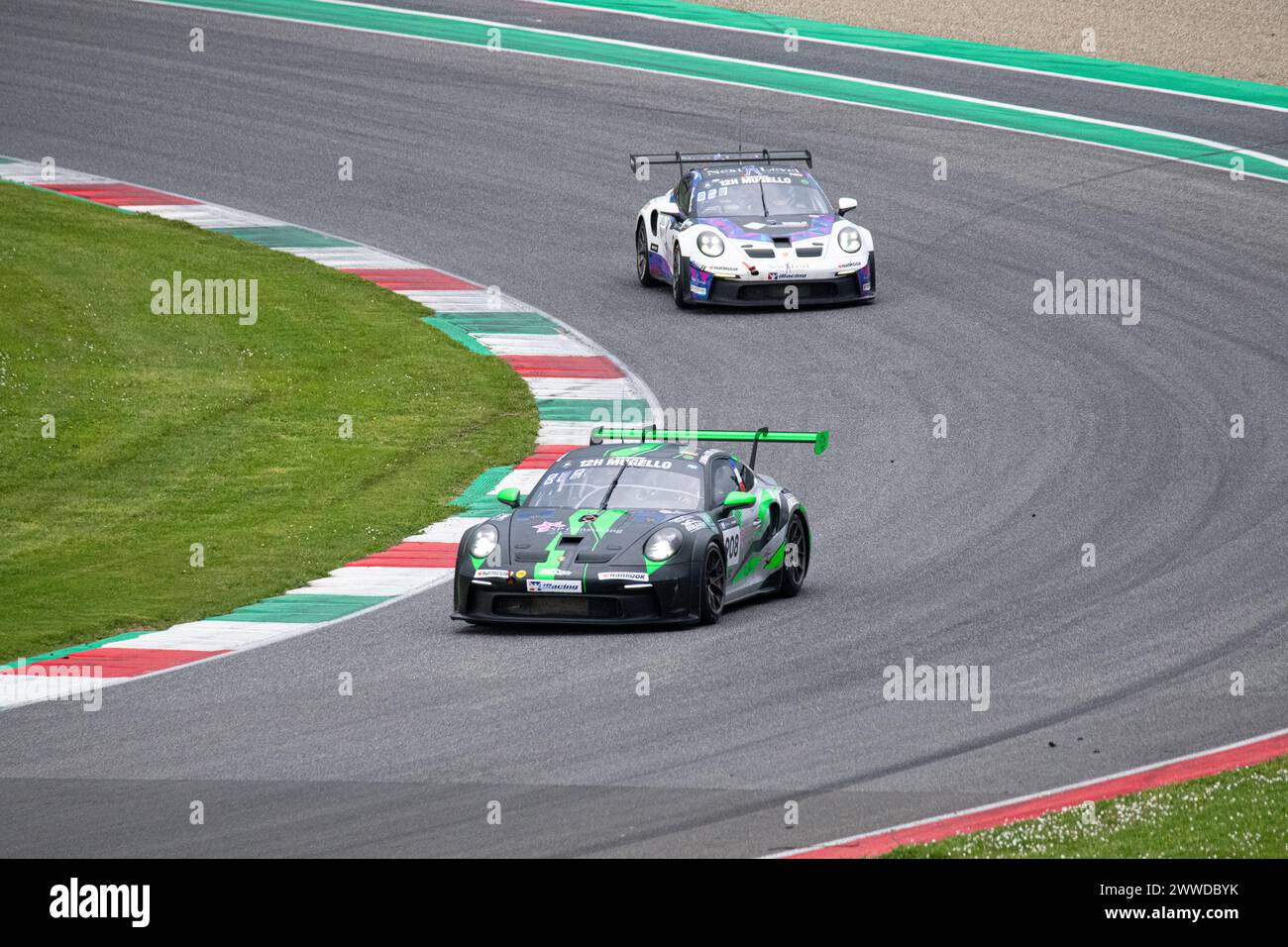 Mugello Circuit, Italien 23/03/2024 - 12h Mugello, Serie 24H. Rennen Teil 1. Porsche 911 GT3 Cup von NKPP Racing von Seblajoux Racing von DUWO Racing in Aktion auf der Rennstrecke. Foto: Fabio Pagani/Alamy Live News Stockfoto
