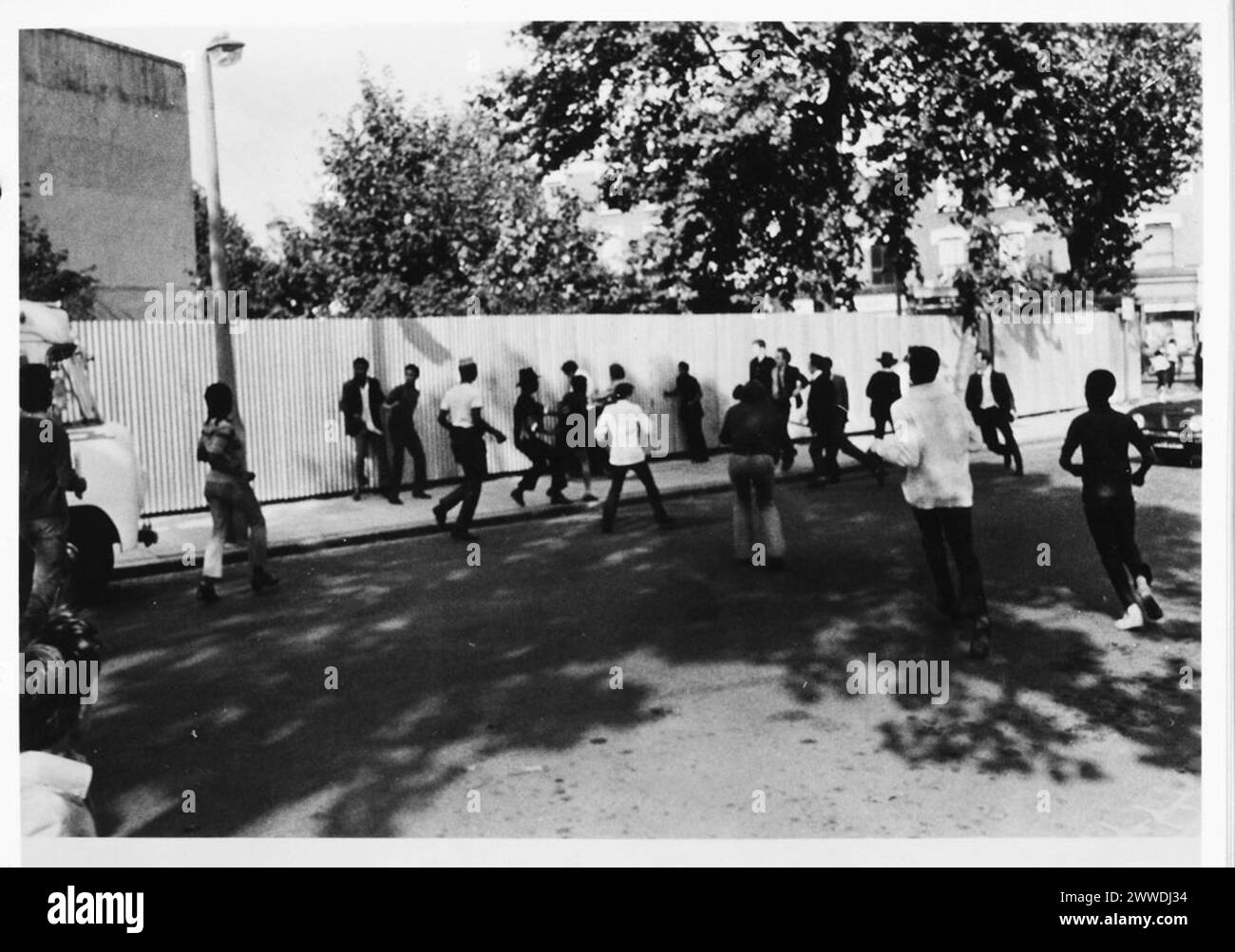 Bericht über die West London Black Power Demonstration 1970, in der Richter Clarkes Aussage zur Anerkennung rassischer Vorurteile und Polizeifehlverhalten während des Prozesses erwähnt wurde. Stockfoto