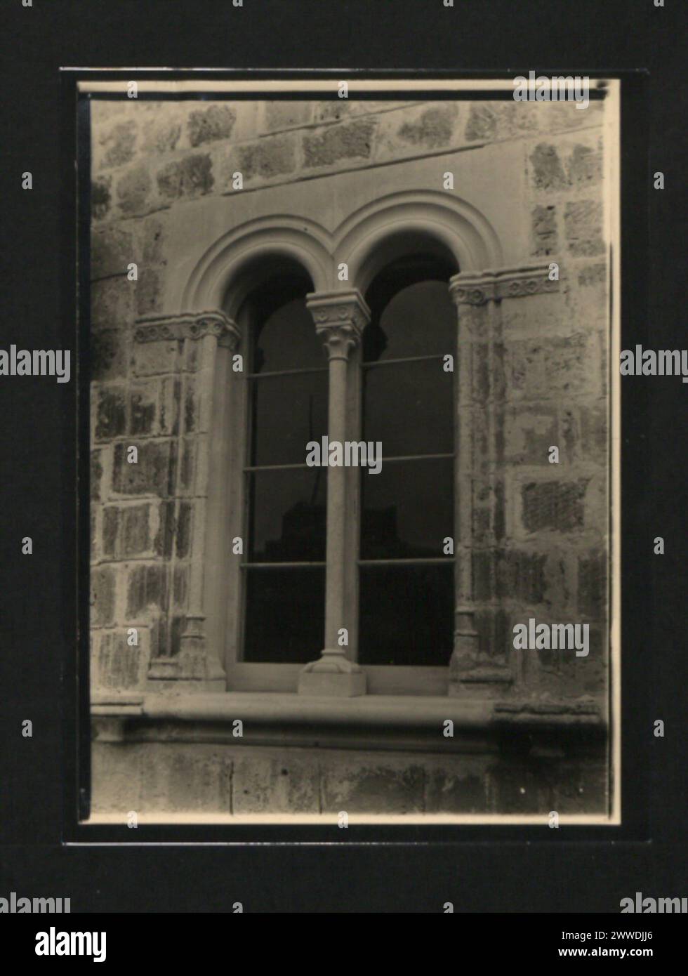 Architektonische Ausblicke über Malta mit Straßen, Gebäuden und Details des Stadtdesigns. Stockfoto