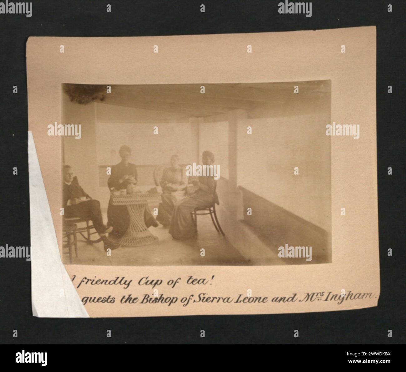 Der Bischof von Sierra Leone und Mrs. Ingham sind im Februar 1893 zu einem freundlichen Teetreffen in Cape Coast, Sierra Leone. Stockfoto