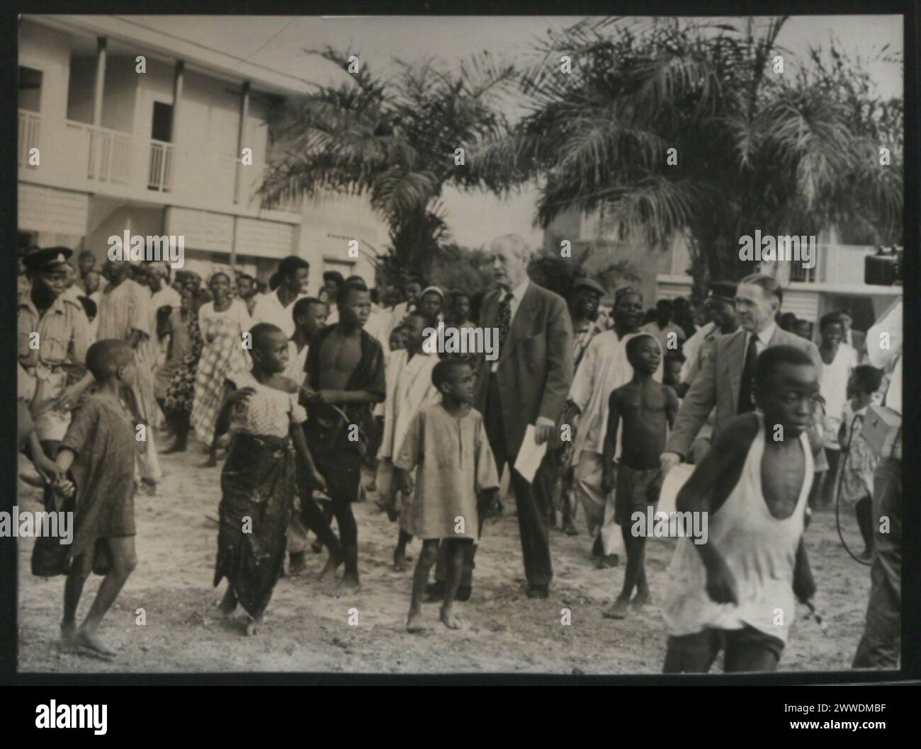 Im Januar 1960 wurde der britische Premierminister Harold Macmillan während seines Besuchs in Nigeria offiziell begrüßt, was das diplomatische und politische Engagement widerspiegelte. Stockfoto