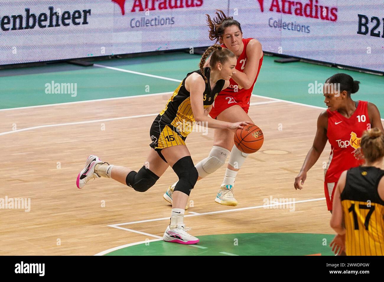 Almere, Niederlande. März 2024. ALMERE, NIEDERLANDE - 23. MÄRZ: Lotte van Kruistum von Grasshoppers während des TOTO Basketball Cup Endspiels zwischen Sportiff Grasshoppers und Topkip Lions im Topsportcentrum am 23. März 2024 in Almere, Niederlande. (Foto von Andre Weening/Orange Pictures) Credit: Orange Pics BV/Alamy Live News Stockfoto