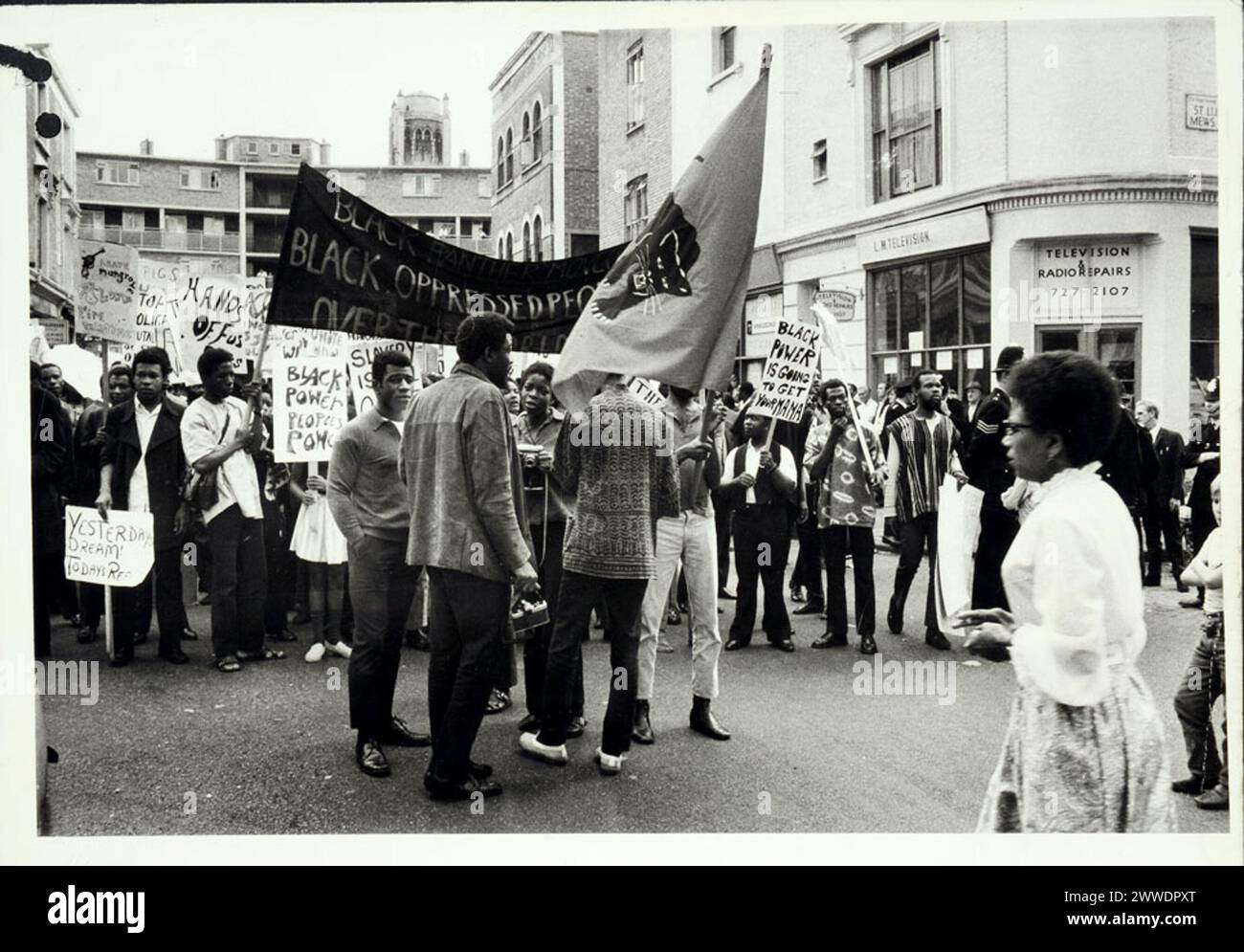 Ein Bericht der Metropolitan Police Special Branch vom August 1970 beschreibt die Black Power Demonstration in London und stellt fest, dass nicht uniformierte Offiziere in Erwartung des marsches um Demonstranten und Fotografen stationiert waren. Stockfoto