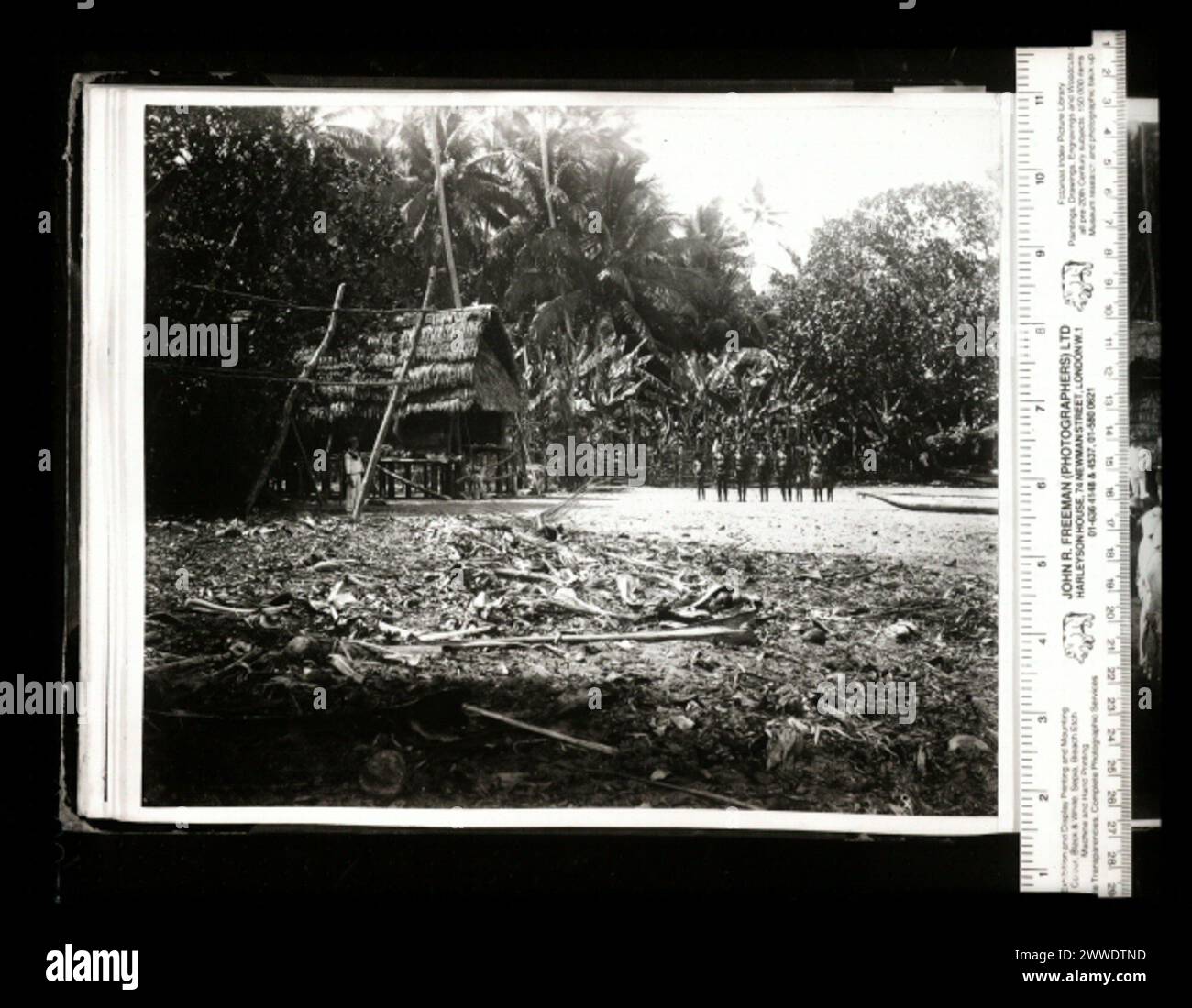 1884 wurde über der Südküste Neuguineas ein britisches Protektorat ausgerufen, das als Papua bekannt ist. Dies folgte der Aufbau eines Protektorats über dem nordöstlichen Teil der Insel. Papua blieb bis 1888 unter britischer Kontrolle, als es von Großbritannien annektiert wurde. 1902 übernahm das Commonwealth of Australia die Herrschaft über das Territorium, das 1906 als Territorium Papua bekannt wurde. Stockfoto