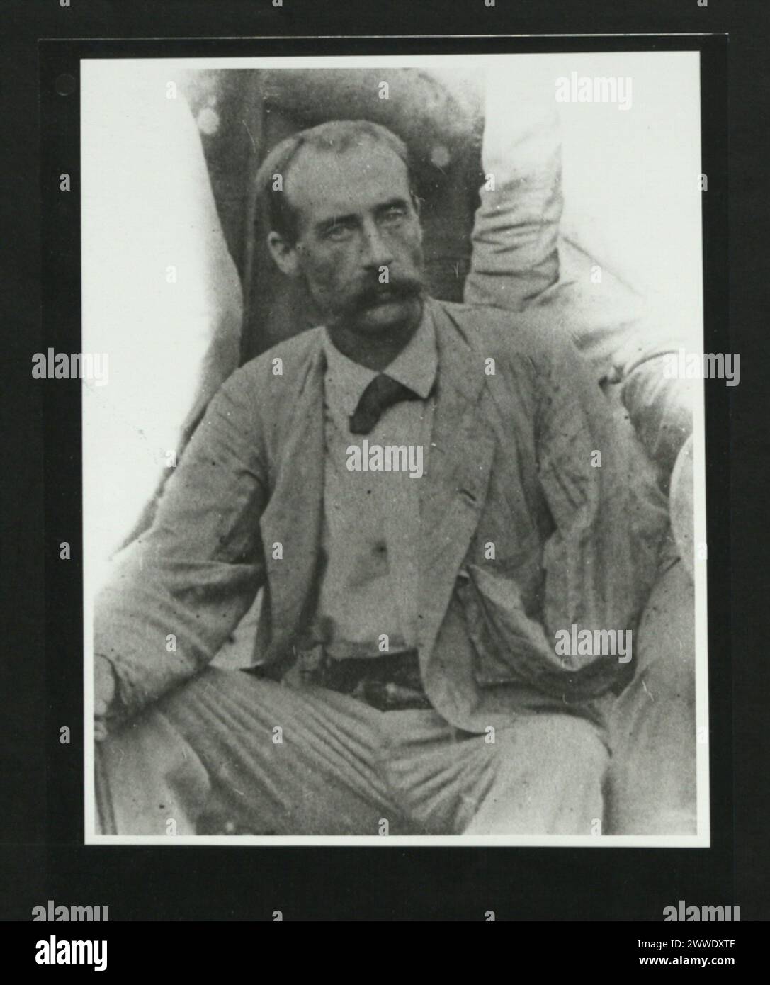 Foto von Captain A E Smith in Ostafrika im Jahr 1865, das die Anwesenheit einer historischen Figur in der Region während des 19. Jahrhunderts dokumentiert. Stockfoto