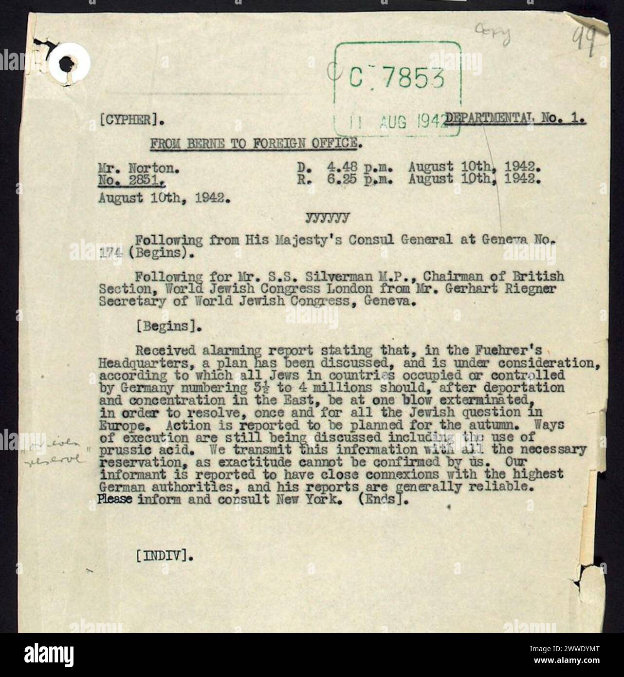 Riegner Telegramm Beschreibung: Dieses Telegramm von Gerhart Riegner, Sekretär des Jüdischen Weltkongresses in Genf, erhielt das Auswärtige Amt im August 1940. Das Telegramm gehörte zu den ersten eindeutigen Beweisen, die die Alliierten erhielten, dass die Naziregierung eine „endgültige Lösung“ der „Judenfrage“ plante. Einige Kommentare in der Akte zeigen, dass Beamte das Telegramm benutzen sollten, um den Vatikan zu beeinflussen, um deutsche Gräueltaten härter zu verurteilen. Ein anderer Beamter weist Riegners Bericht als "ziemlich wilde Geschichte" ab. Samuel Sydney Silverman, das Telegramm ist inten Stockfoto