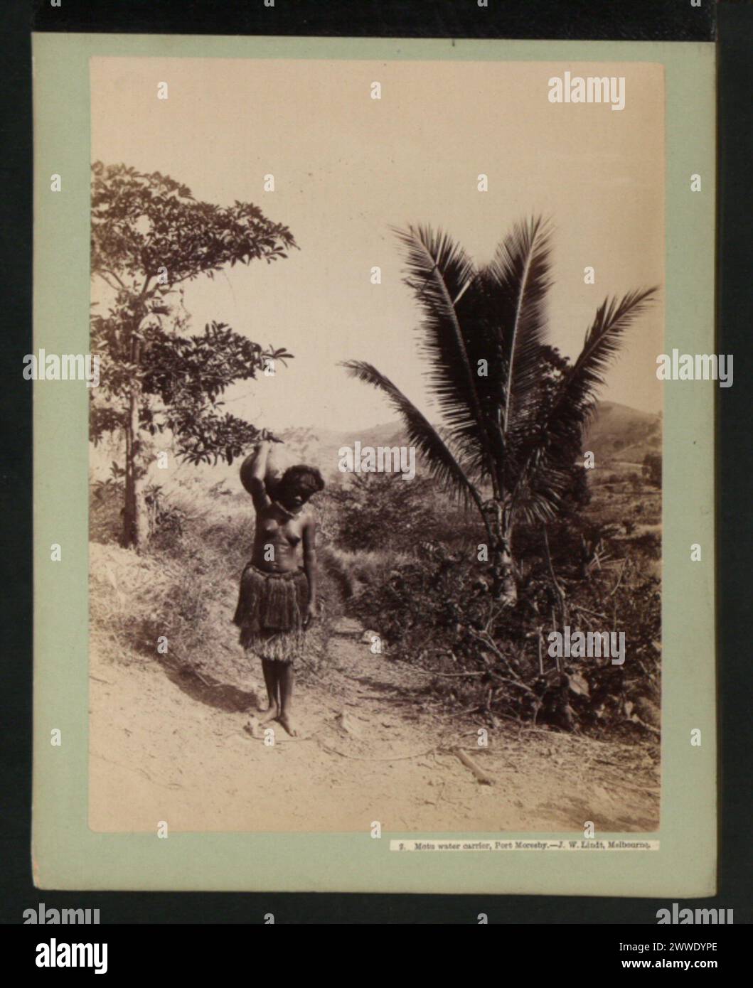 Beschreibung: Motu Wasserträger, Port Moresby.-J.W. Lindt, Melbourne. Standort: Port Moresby, Papua-Neuguinea, Papuanewguinea, australasien, Australasiathroughalens Stockfoto