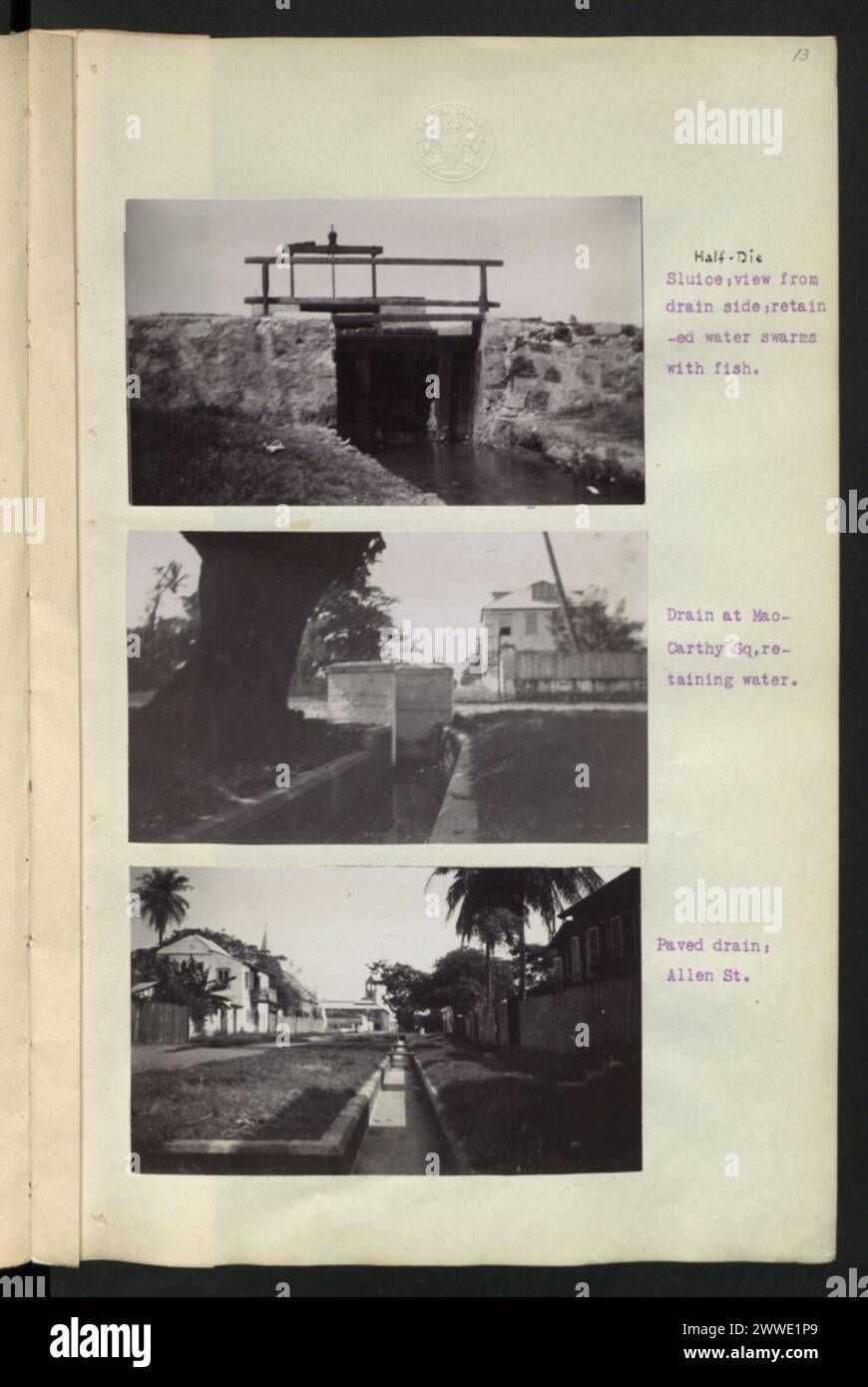 Beschreibung: Half-die-Schleuse; Blick von der Ablaufseite; Wasserschwärme mit Fischen. Ort: Bathurst, Gambia Datum: Dezember 1910 Beschreibung: Abfluss am Mac-Carthy Square, Rückhaltewasser. Ort: Bathurst, Gambia Datum: Dezember 1910 Beschreibung: Gepflasterter Abfluss; allen St.. Ort: Bathurst, Gambia Datum: Dezember 1910 afrika Stockfoto