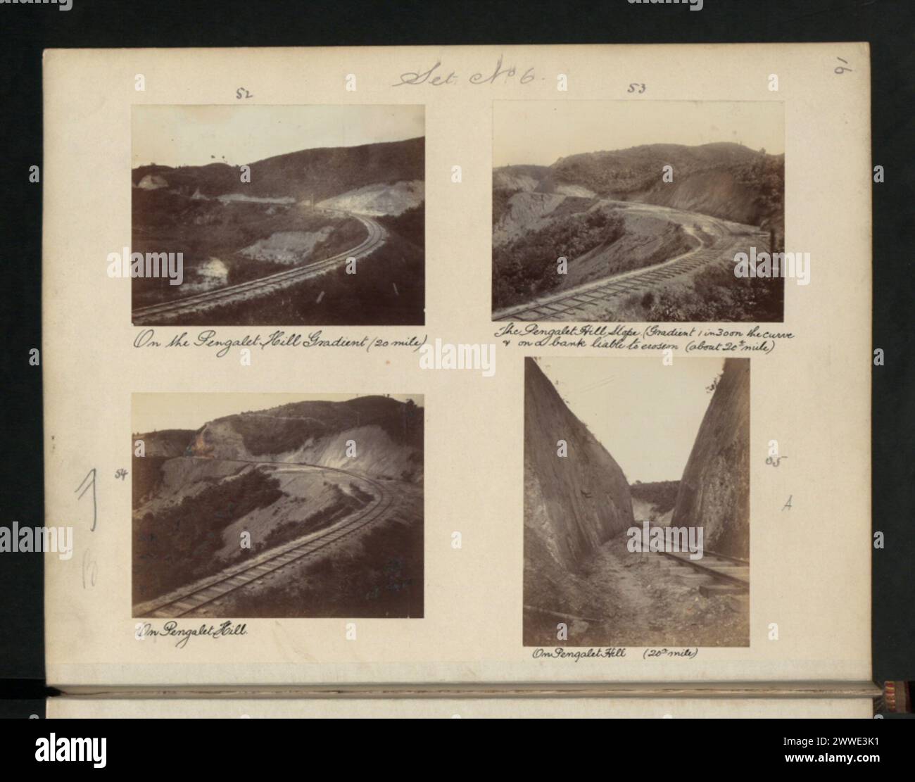 Blick auf den Pengalet Hill an der 20th Mile mit einem Gefälle von 1 zu 30 auf einer Kurve und einem Ufer, das erosionsgefährdet ist, entlang der Eisenbahnlinie in Borneo, Sabah, Malaysia. Stockfoto