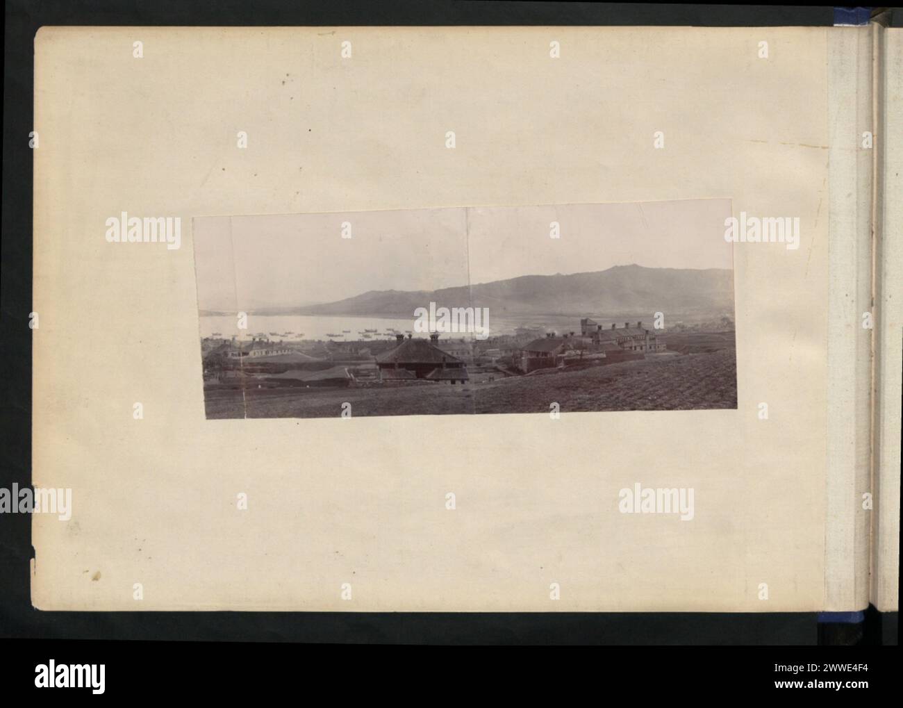 Allgemeine Ansicht von Weihaiwei, China, 1903, mit urbanen Strukturen und umliegenden Küstengebieten. Stockfoto