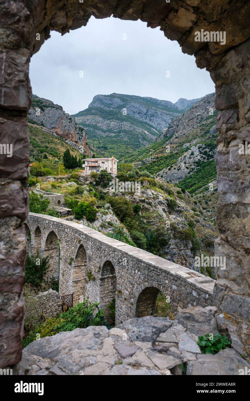 Bar Aquädukt von der Festung in Stari Bar, Montenegro Stockfoto