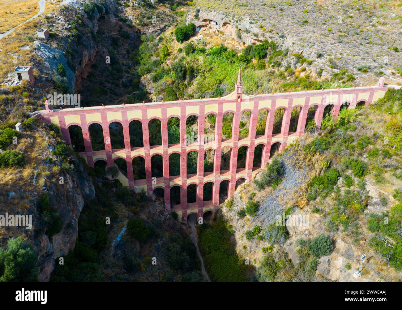 Eagle Aquädukt (Puente del Aguila) in der spanischen Stadt Nerja Stockfoto