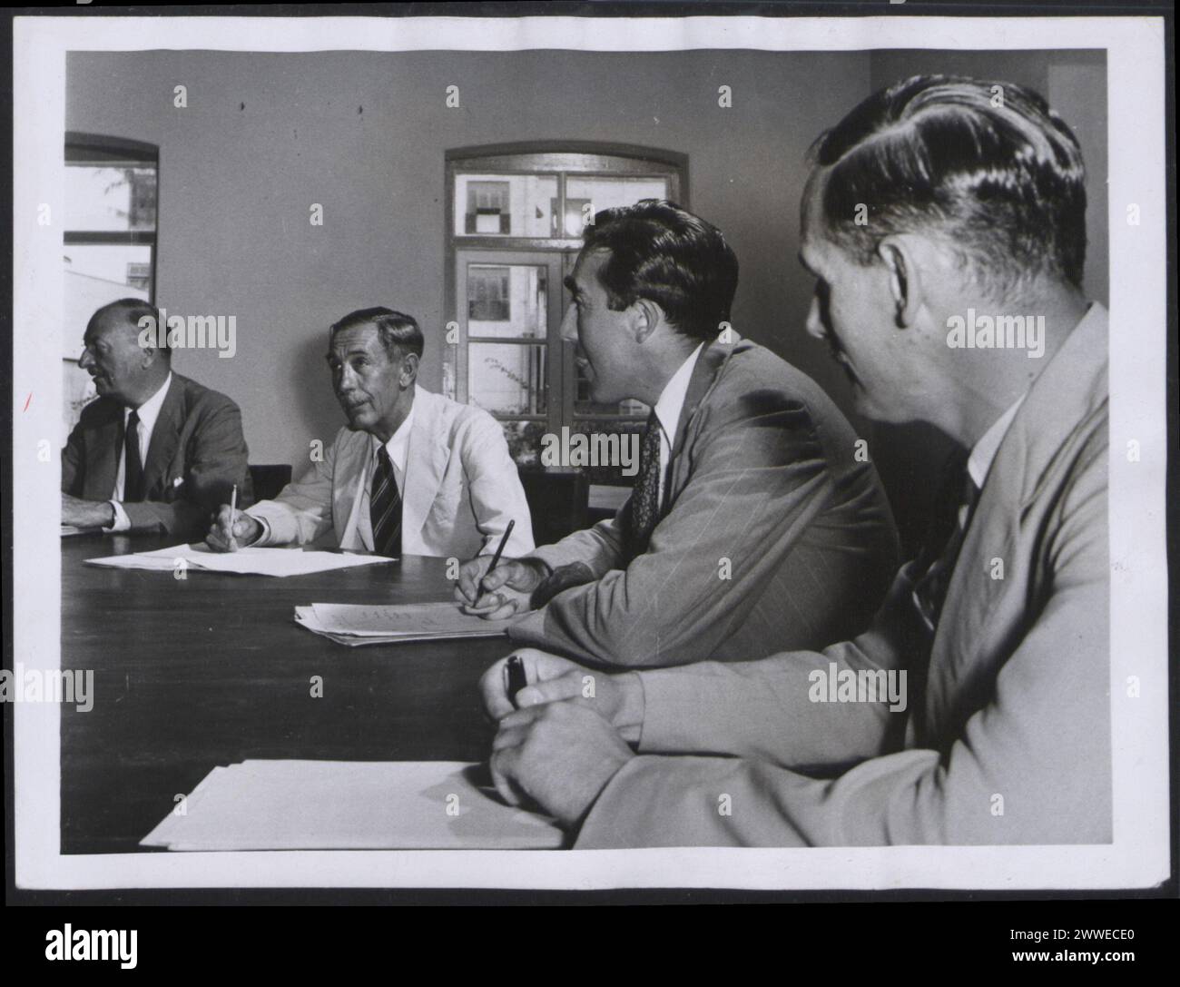 Beschreibung: Barbados. "Konferenz im Hastings House, Sitz der Entwicklungs- und Wohlfahrtsorganisation der Westindischen Inseln". Foto Nr. D 77072 Offizielles Foto von Barbados, zusammengestellt von Central Office of Information. Publizitätserklärung auf der Rückseite. Ort: Barbados Datum: 1955 Mar barbados, karibik, karibik, karibik Stockfoto