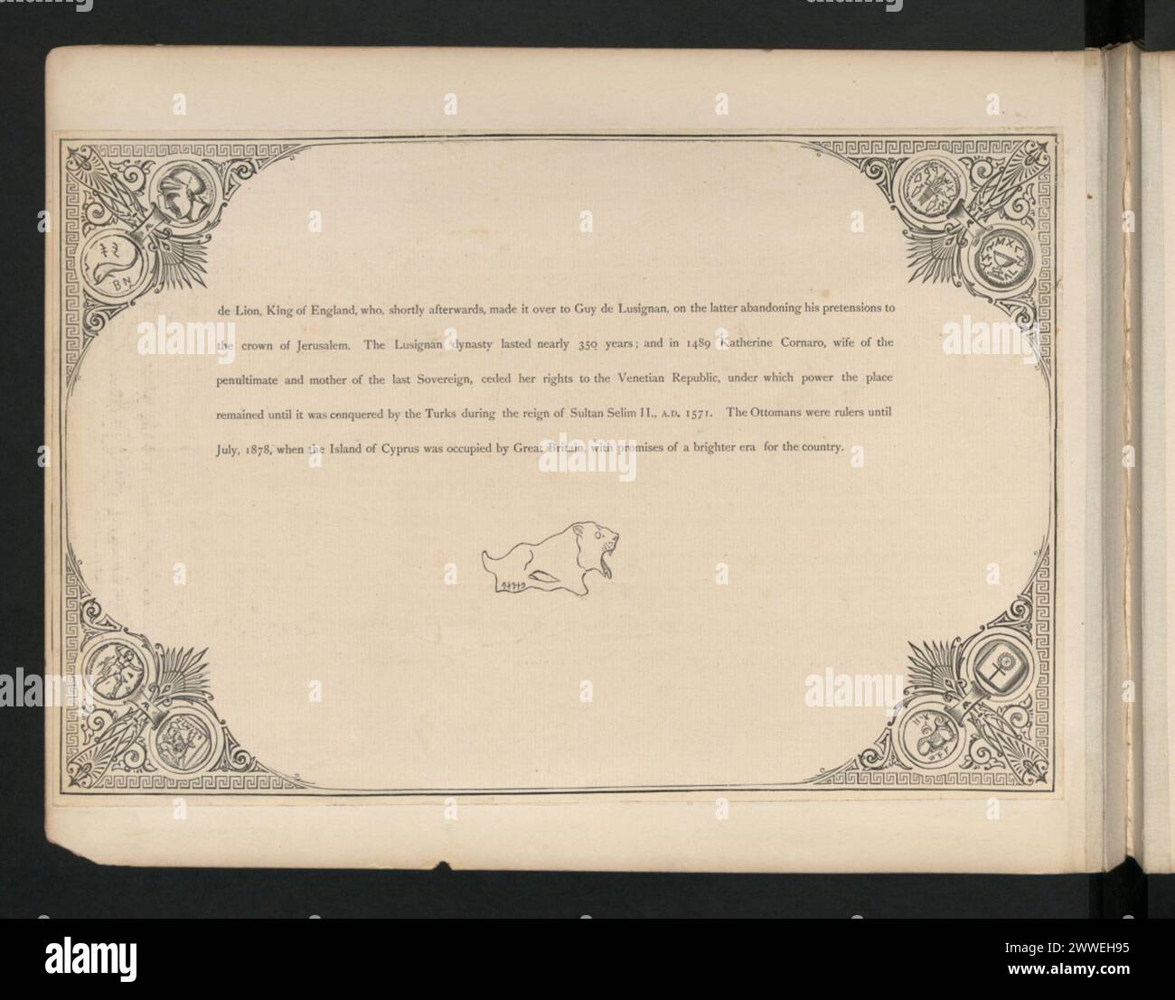 Bilder historischer Antiquitäten in Zypern von 1876 bis 1942, die Steinartefakte, architektonische Fragmente und Elemente des kulturellen Erbes hervorheben. Stockfoto