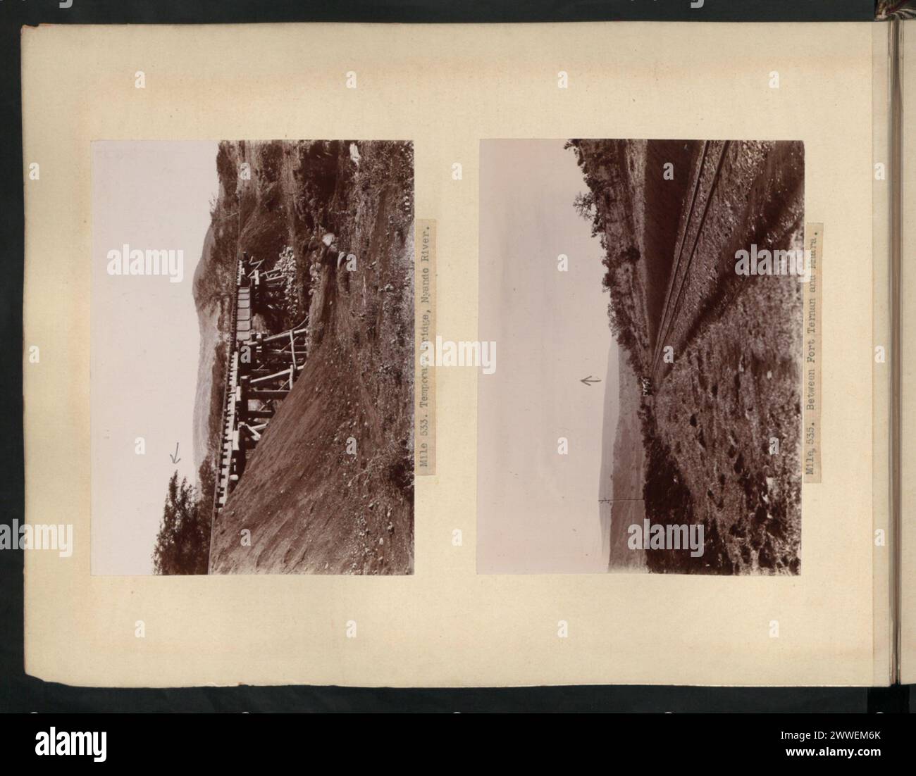 Die vorübergehende Brücke an der Meile 533 über den Nyando River und der Abschnitt zwischen Mile 535, Fort Ternan und Mnara stellen die Eisenbahninfrastruktur für das Uganda Railway-Netz dar. Stockfoto