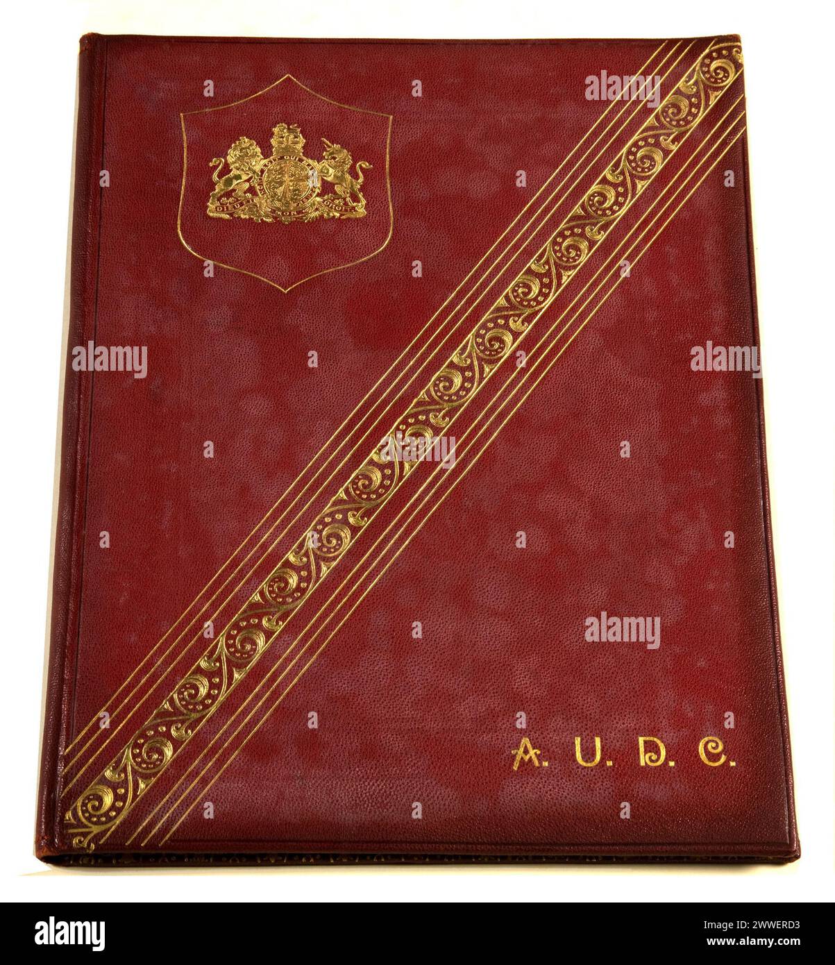 Alfreton Urban District Council übermittelte eine beleuchtete Ansprache an Königin Victoria für ihr Diamond Jubilee 1897, gebunden in marokko Cover. Stockfoto