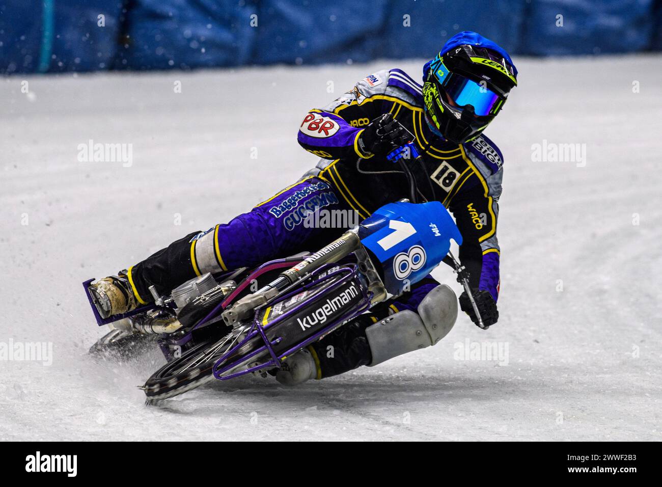 Deutscher Reserve Christoph Kirchner (18) im Einsatz beim FIM Ice Speedway Gladiators World Championship Finale 1 in der Max-Aicher-Arena, Inzell am Samstag, 23. März 2024. (Foto: Ian Charles | MI News) Credit: MI News & Sport /Alamy Live News Stockfoto