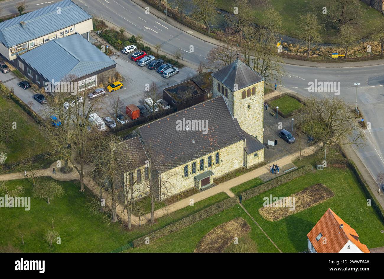 Luftbild, Kath. St. Albertus Magnus Kirche, Ortsteil Hovestadt, Lippetal, Herzfeld, Nordrhein-Westfalen, Deutschland ACHTUNGxMINDESTHONORARx60xEURO *** Luftansicht, katholische Kirche St. Albertus Magnus, Bezirk Hovestadt, Lippetal, Herzfeld, Nordrhein-Westfalen, Deutschland ATTENTIONxMINDESTHONORARx60xEURO Stockfoto