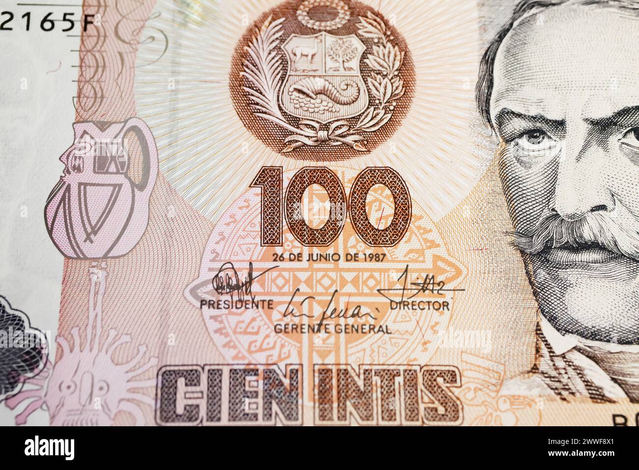 Porträt des Präsidenten Ramon Castilla auf der peruanischen 100er-Banknote der 80er Jahre (Schwerpunkt auf der Mitte) Stockfoto