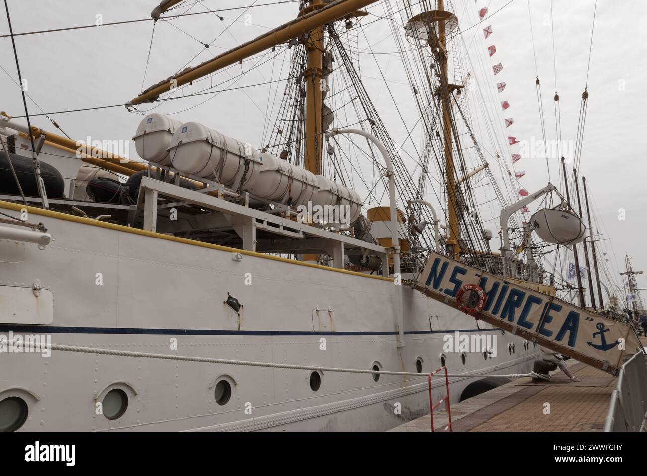 Sete, Frankreich. 12. April 2022. Das rumänische Ausbildungsschiff Mircea nimmt an der Escale à Sete Teil, dem ersten maritimen Treffen in Sete, Frankreich Stockfoto