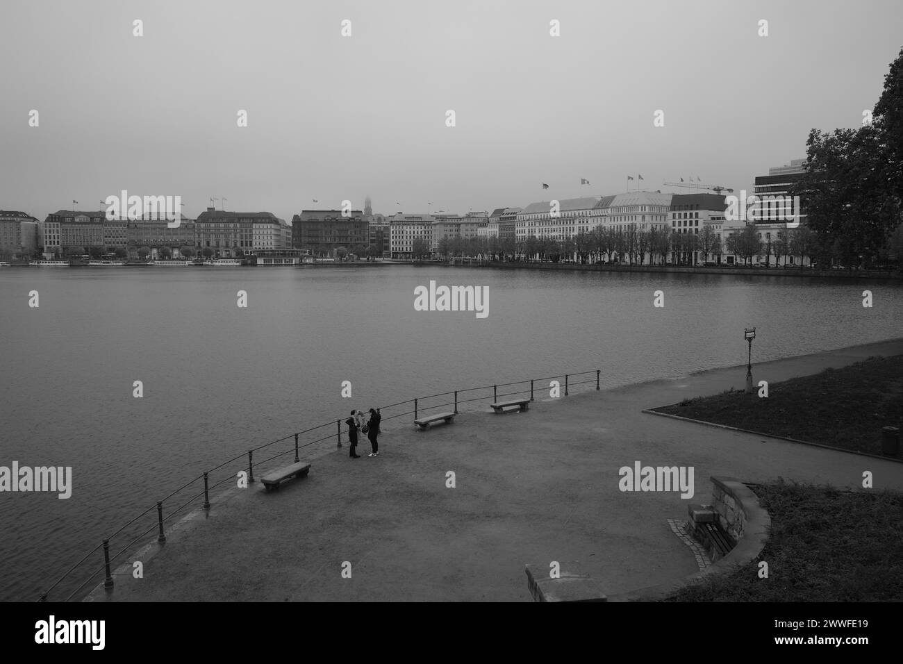 Blick auf die Innere Alster, schwarz-weiß, Hansestadt Hamburg, Hamburg, Deutschland Stockfoto