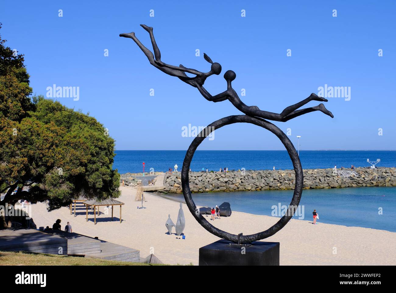 Perth Sculpture by the Sea, Cottesloe 2024: „Vorschlag (Ausgabe von 3)“ von Ayad Alqaragholli, Cottesloe, Perth, Western Australia Stockfoto