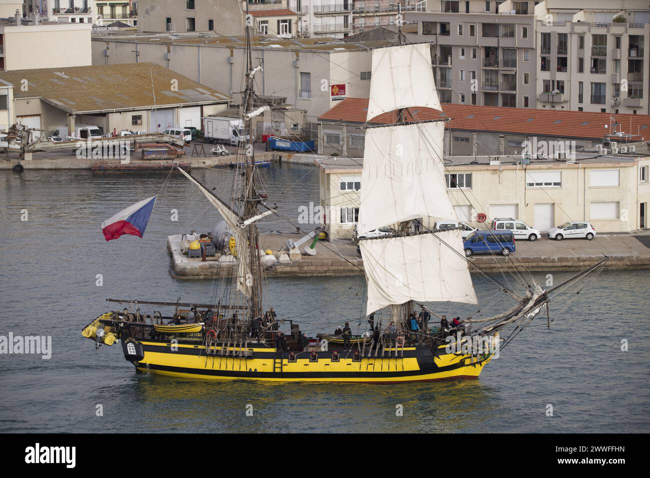 Sete, Frankreich. April 2022. La Grace, eine Brigde, trifft am Escale à Sete ein, dem ersten Seeverkehr in Sete, Frankreich Stockfoto