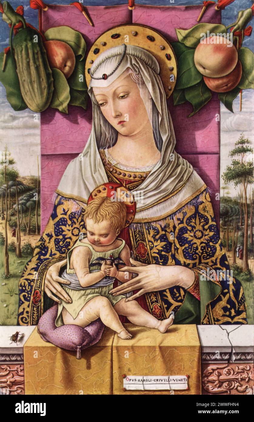 Carlo Crivellis „Jungfrau und Kind“ (ca. 1480): Dieses Kunstwerk wird in der National Gallery in London ausgestellt und zeigt Crivellis Verwendung von Blattgold, um die göttlichen Figuren von Maria und Jesus hervorzuheben. Das Gemälde, das sich durch die Verbindung gotischer Präzision mit der aufkommenden Klarheit der Renaissance auszeichnet, markiert eine entscheidende Entwicklung in der Kunstgeschichte. Stockfoto