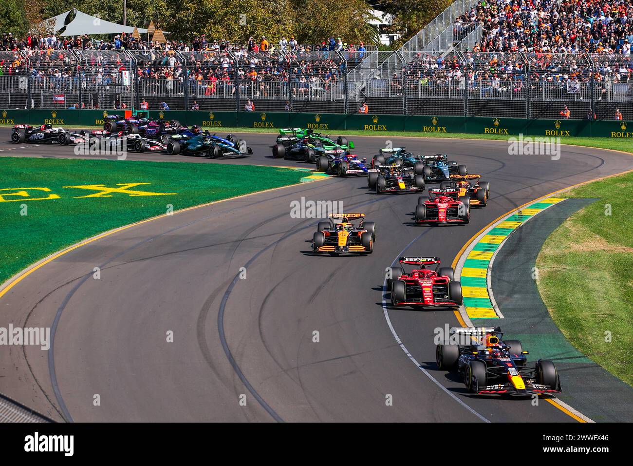 Melbourne, Australie. März 2024. Start des Rennens, 01 VERSTAPPEN Max (nld), Red Bull Racing RB20, Action während des Formel 1 Rolex Australian Grand Prix 2024, 3. Runde der Formel-1-Weltmeisterschaft 2024 vom 22. Bis 24. März 2024 auf dem Albert Park Circuit in Melbourne, Australien - Foto Eric Alonso/DPPI Credit: DPPI Media/Alamy Live News Stockfoto