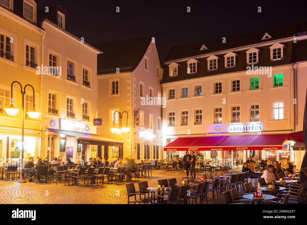 Saarbrücken: Platz St. Johanner Markt, Restaurants, Altstadt im Saarland, Deutschland Stockfoto