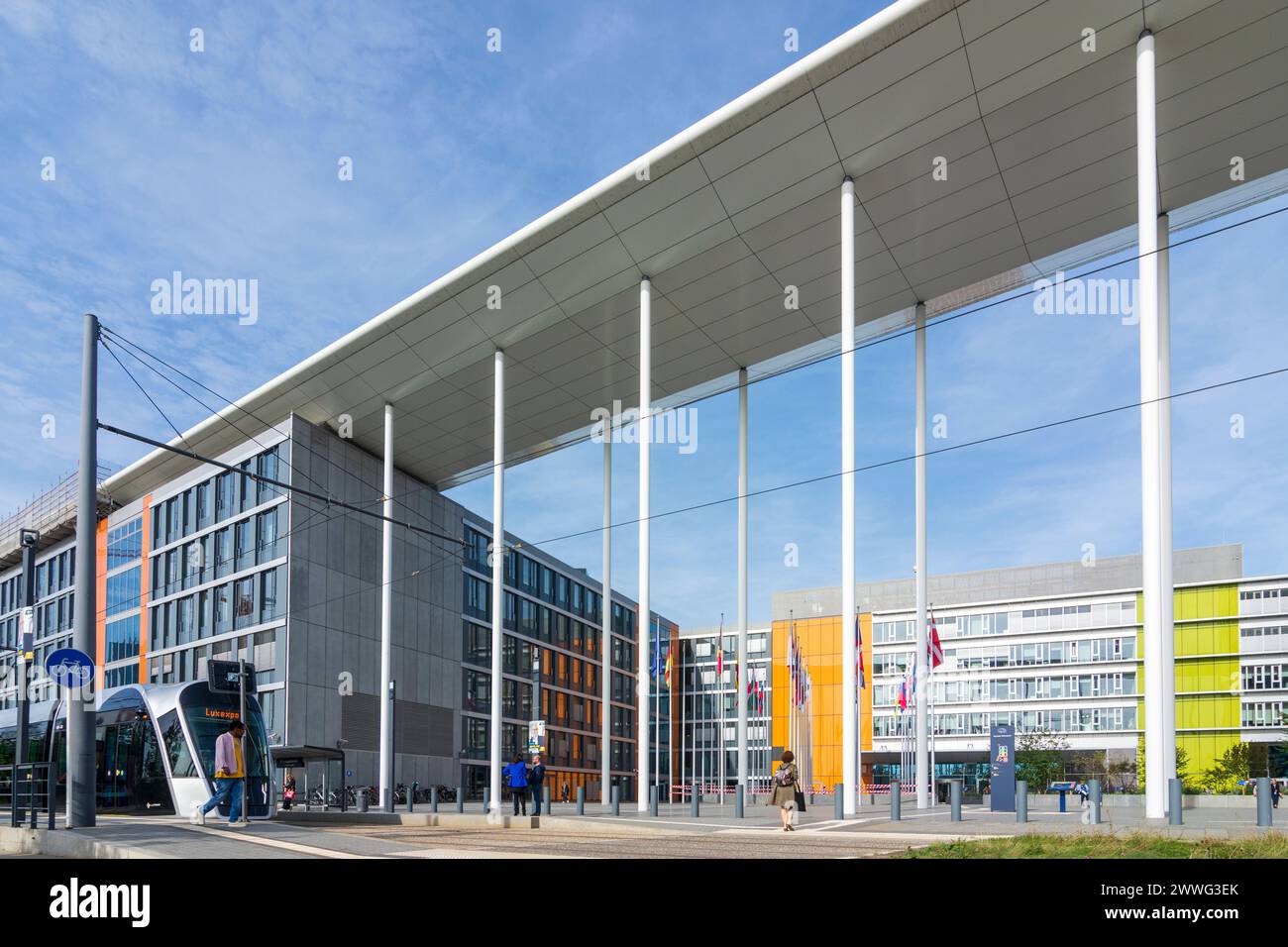 Luxemburg-Stadt (Luxemburg, Lëtzebuerg): Konrad Adenauer-Gebäude des Europäischen Parlaments in Kirchberg in Luxemburg Stockfoto