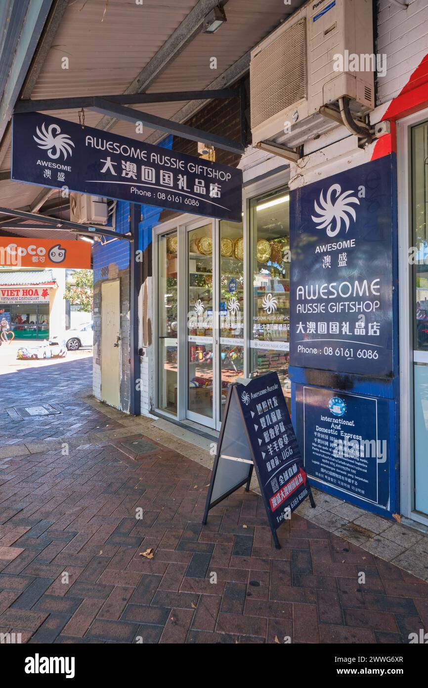 Der fantastische australische Giftshop, der eine Reihe von Geschenken und Gegenständen im asiatischen Gemeindegebiet von Northbridge, Perth, Western Australia verkauft. Stockfoto