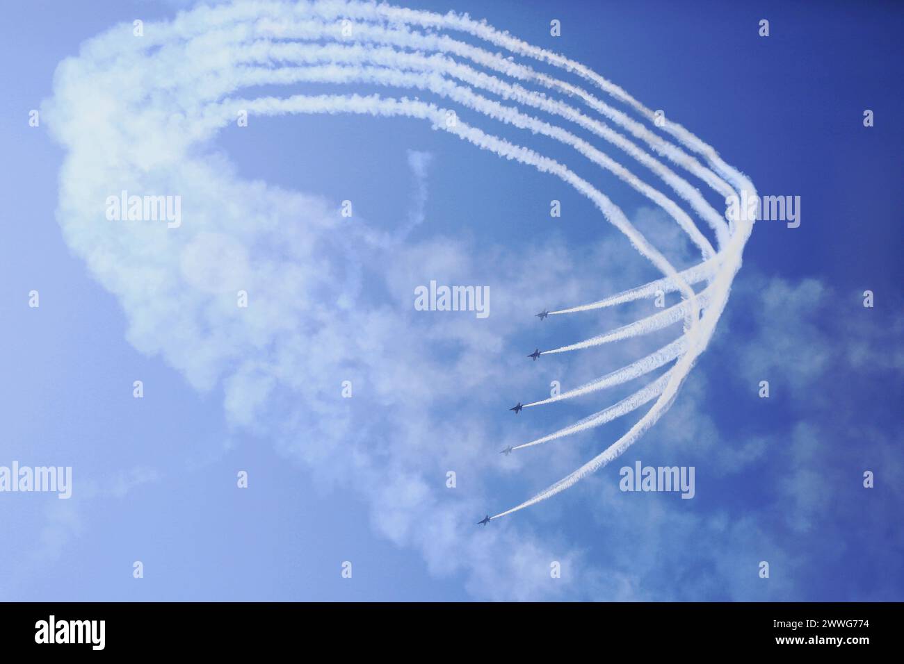 Belle Chasse, USA. März 2024. Die U.S. Navy Blue Angels treten am 23. März 2024 auf der New Orleans Airshow auf der Naval Air Station Joint Reserve Base in Belle Chasse, Louisiana, USA, auf. Quelle: Lan Wei/Xinhua/Alamy Live News Stockfoto