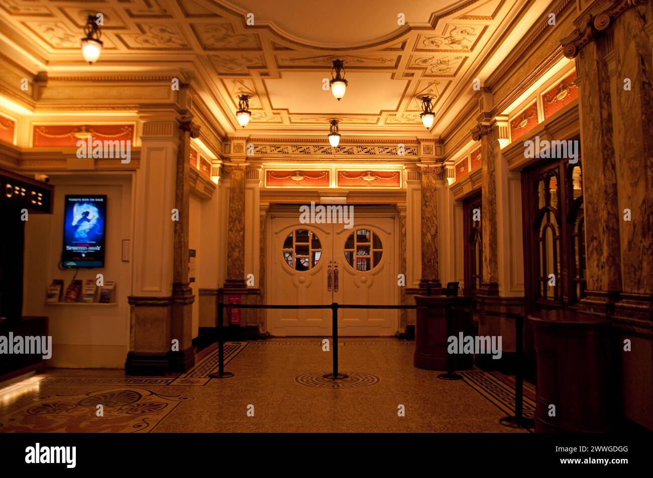 Foyer, London Coliseum, National Opera House, St. Martin's Lane, London, UK Stockfoto