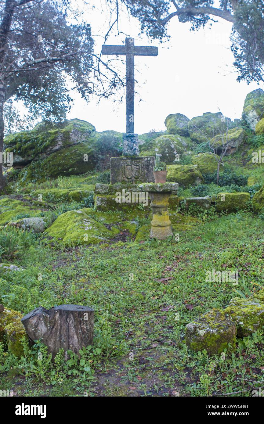 P. de Acim, Spanien - 21. Januar 2024: Außengärten des Klosters El Palancar, Pedroso de Acim, Caceres, Spanien Stockfoto