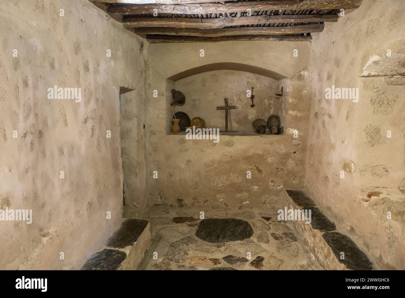 P. de Acim, Spanien - 21. Januar 2024: Refektorium im Kloster El Palancar, Pedroso de Acim, Caceres, Spanien Stockfoto