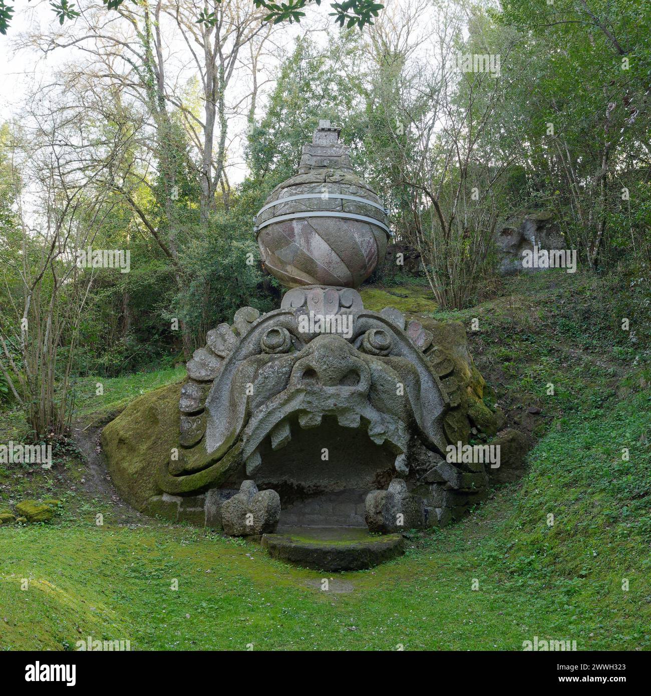 Der Sacro Bosco („Heiliger Wald“) alias Parco dei Mostri (Park der Monster) in Bomarzo, Provinz Viterbo, Latium, Italien. März 2024 Stockfoto