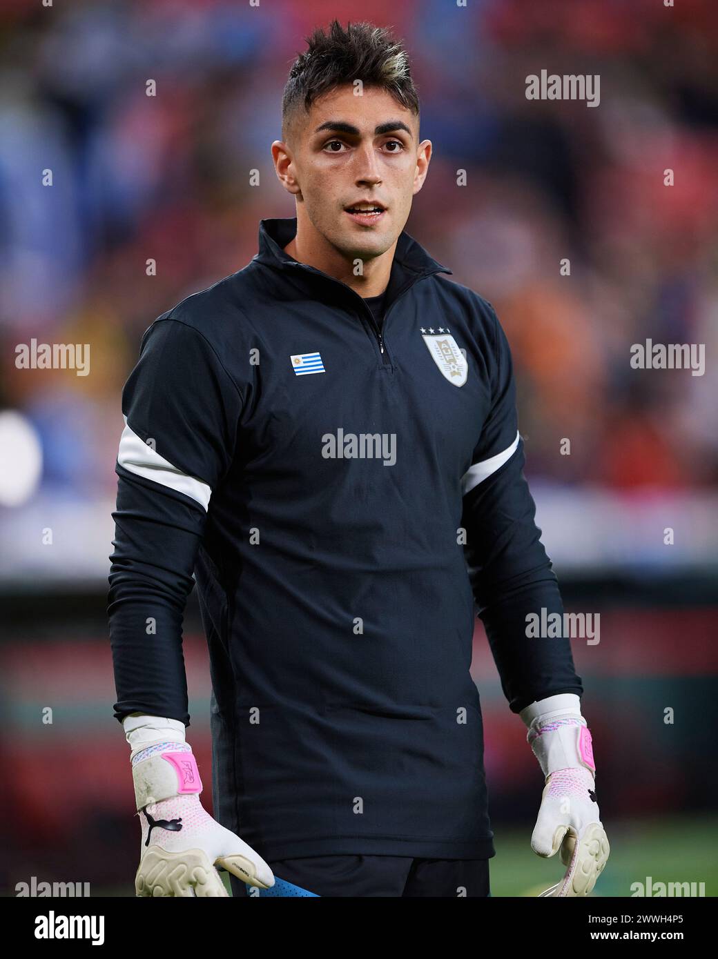 Bilbao, Spanien. 23. März 2024. Santiago Mele von Uruguay wärmt sich vor dem Freundschaftsspiel Pais Vasco gegen Uruguay am 23. März 2024 in Bilbao auf. Quelle: Cesar Ortiz Gonzalez/Alamy Live News Stockfoto