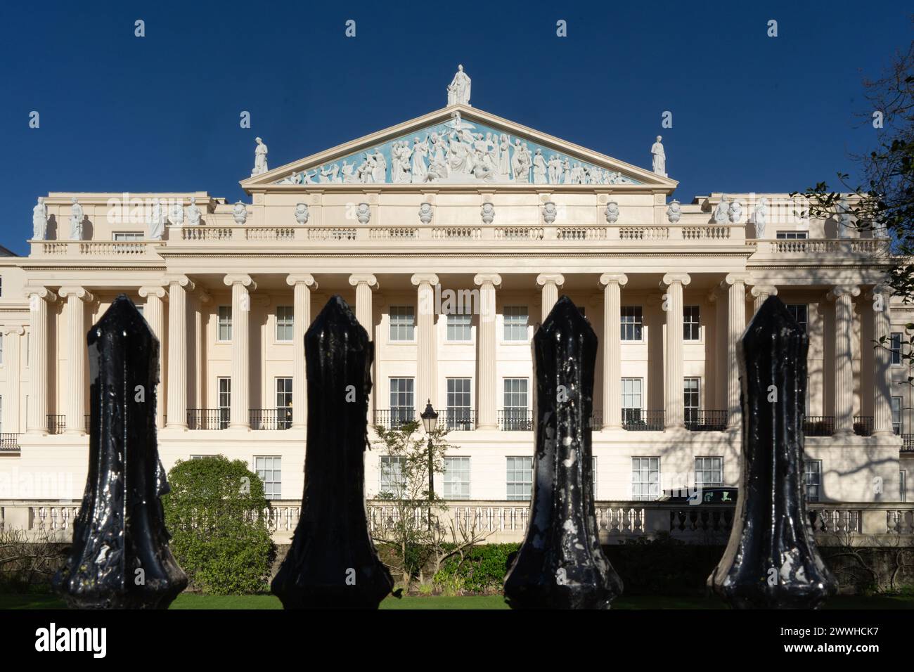 Cumberland Terrace ist eine neoklassizistische Terrasse auf der östlichen Seite des Regent's Park im London Borough of Camden, die 1826 fertiggestellt wurde Stockfoto