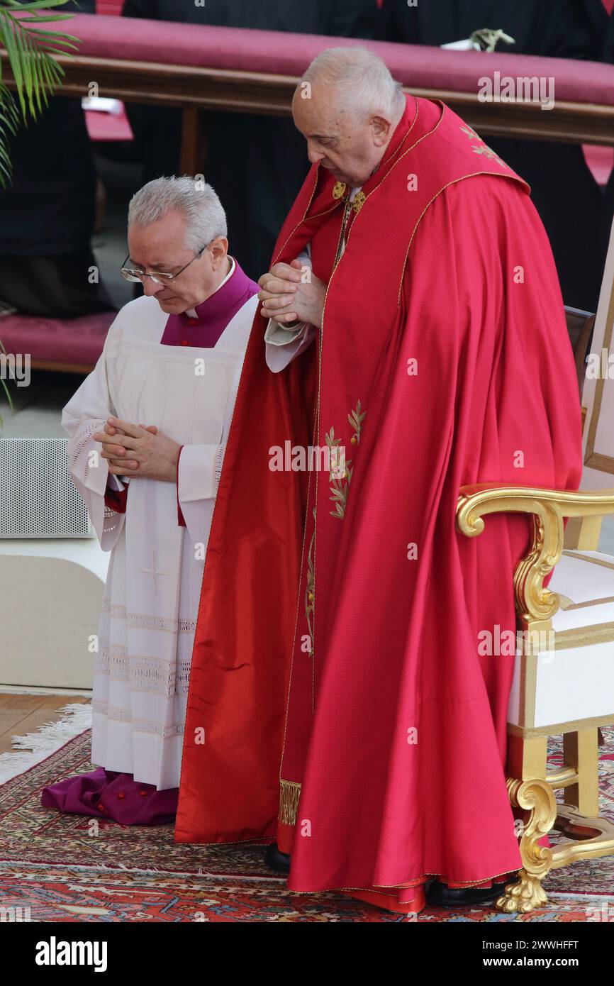 24. März 2024: PAPST FRANZISKUS feiert die Sonntagsmesse INST. Petersplatz im Vatikan. - Staat Vatikanstadt © EvandroInetti Via ZUMA Wire (Kreditbild: © Evandro Inetti/ZUMA Press Wire) NUR REDAKTIONELLE VERWENDUNG! Nicht für kommerzielle ZWECKE! Stockfoto