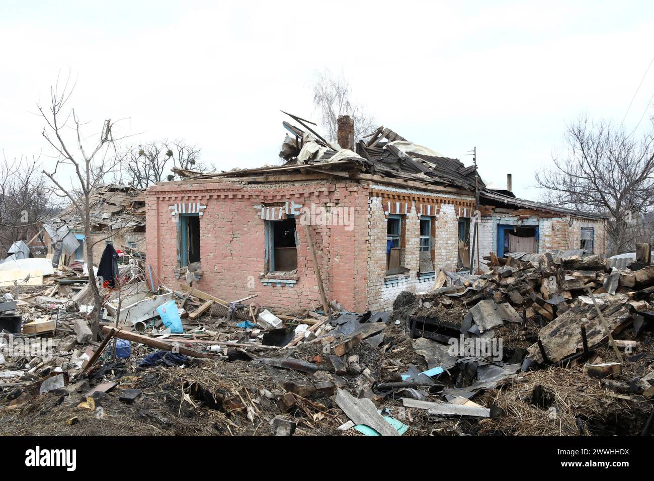 Nicht exklusiv: REGION KIEW, UKRAINE - 21. MÄRZ 2024 - nach einem russischen Raketenangriff, Hatne, Region Kiew, nördliche Ukraine. Stockfoto