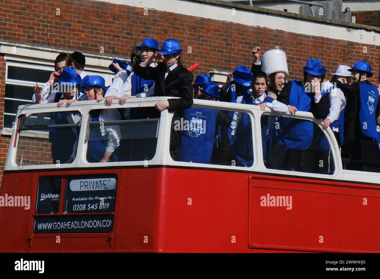 Stamford Hill, London, Großbritannien. März 2024. Jüdische Menschen feiern den Feiertag Purim aus dem Buch Esther. Quelle: Matthew Chattle/Alamy Live News Stockfoto