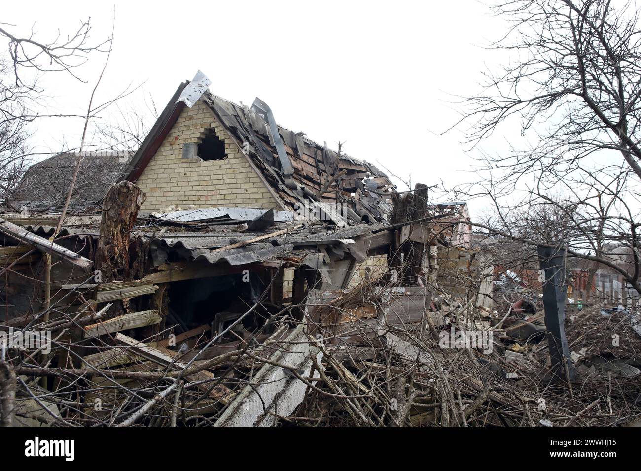 Nicht exklusiv: REGION KIEW, UKRAINE - 21. MÄRZ 2024 - nach einem russischen Raketenangriff, Hatne, Region Kiew, nördliche Ukraine. Stockfoto