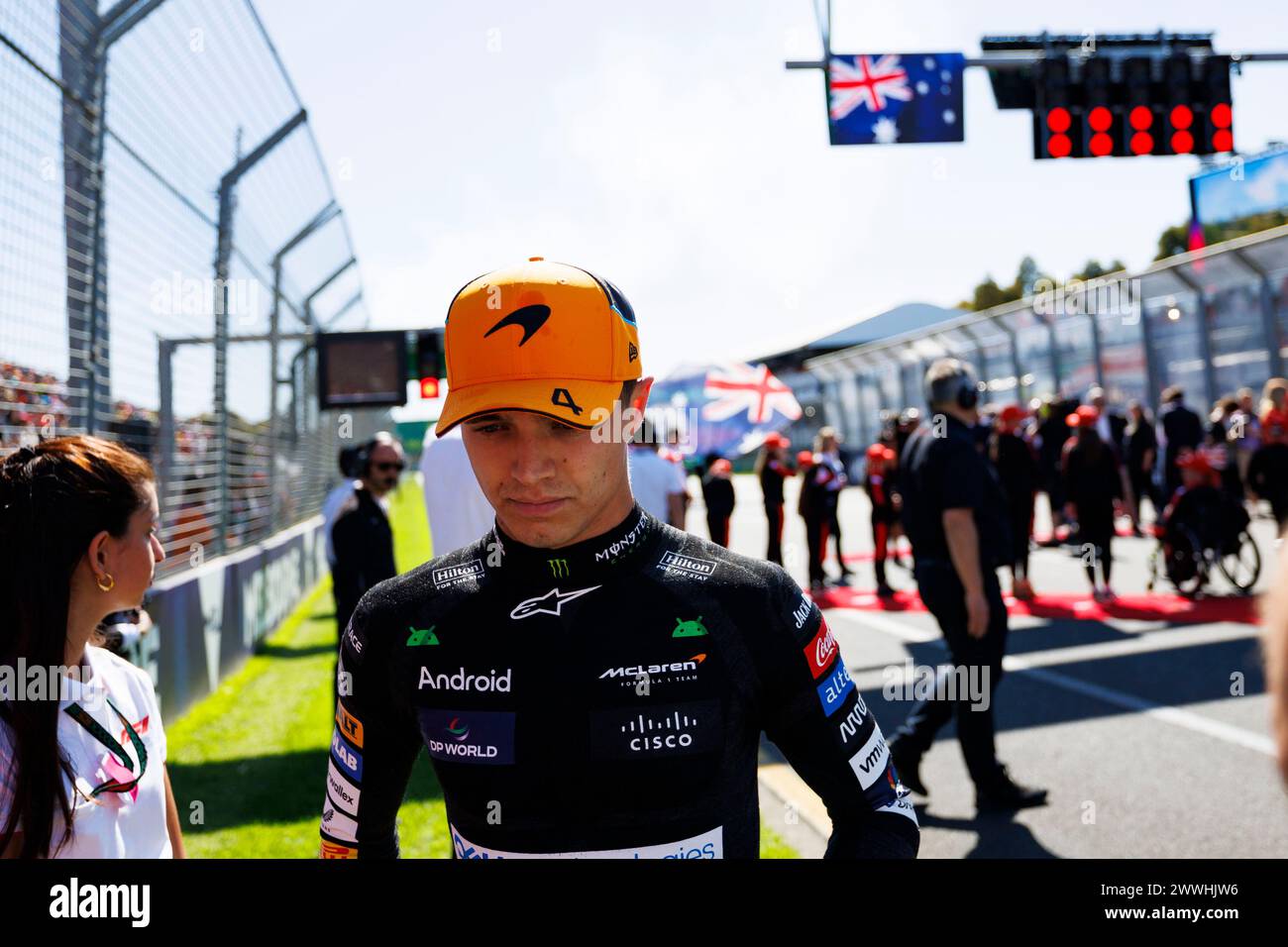 24. März 2024: Melbourne Grand Prix Circuit, Melbourne, Victoria, Australien; Formel 1 Grand Prix von Australien: Renntag; Nummer 4 McLaren Pilot Lando Norris vor dem Rennen Stockfoto